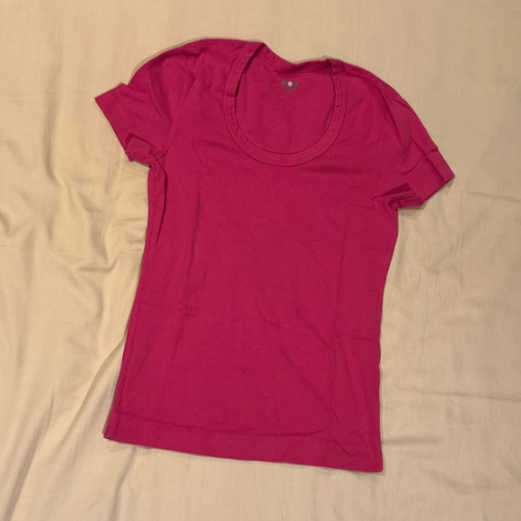 U Necked Fuchsia T-shirt by Three Dots - Picture 2 of 3